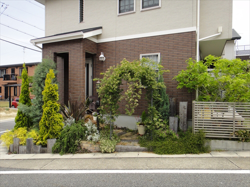 主役は植栽。チョーおしゃれ・・・手がかかってもそれが楽しみ！